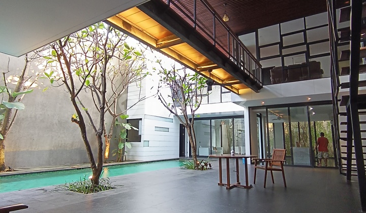 Dream House for Sale in Menteng, Central Jakarta - Strategic & Comfortable Location