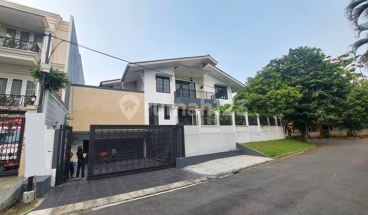 Dijual Rumah Mewah Posisi Hoek di Pondok Indah Jakarta Selatan