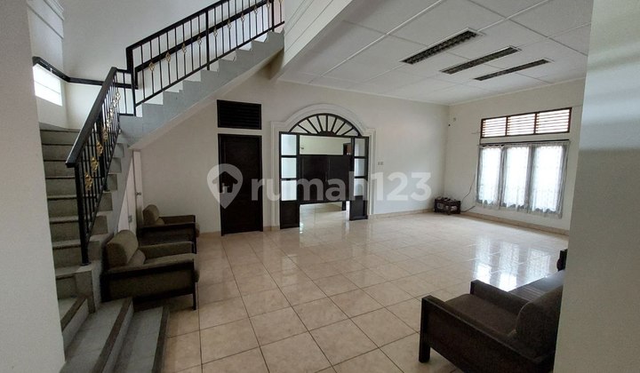 Disewakan Rumah Bagus Semi Furnished di Rawamangun Jakarta Timur Disewakan Rumah Bagus Semi Furnished di Rawamangun Jakarta Timur