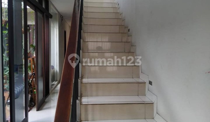 For Sale: House and Boarding House in Menteng, Strategic Location 2
