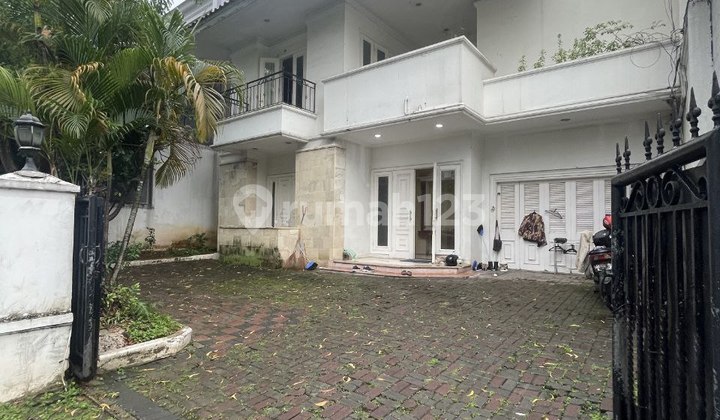 Disewakan Rumah di Menteng Jakarta Pusat Lokasi Strategis & Nyaman 2