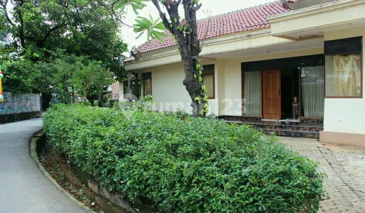 For Sale Hook Position House in Menteng Strategic and Comfortable Location For Sale Hook Position House in Menteng Strategic and Comfortable Location