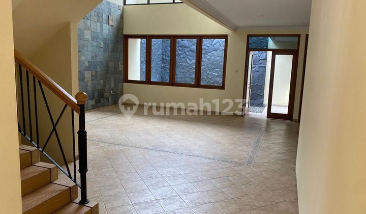 Disewakan Rumah Bagus di Kebayoran Baru Jakarta Selatan