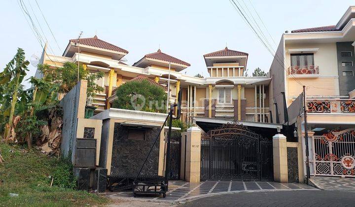 Rumah Ada Kolam Renang Di Raffles Hills Cibubur 1