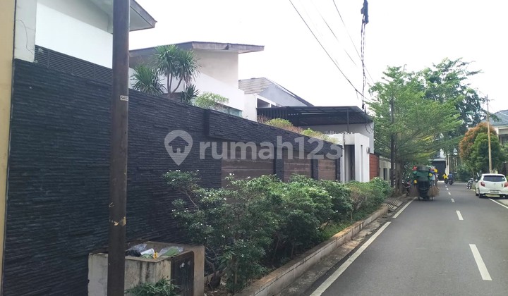 Auction House on Jatibarang Street, Pulogadung, East Jakarta Auction House on Jatibarang Street, Pulogadung, East Jakarta