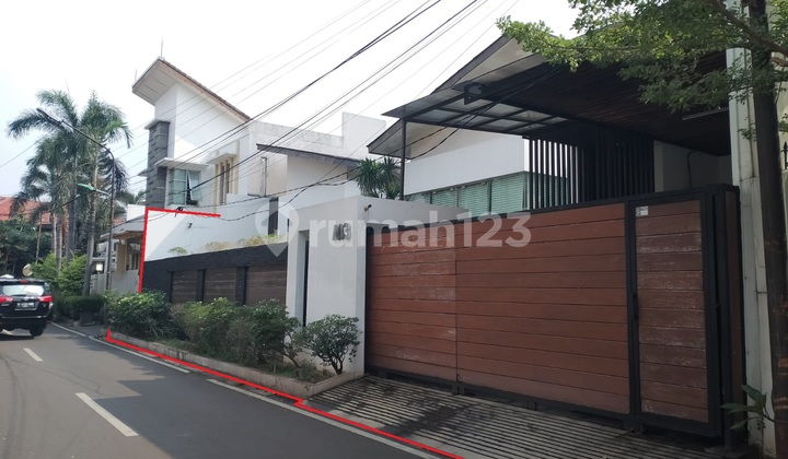 Auction House on Jatibarang Street, Pulogadung, East Jakarta Auction House on Jatibarang Street, Pulogadung, East Jakarta