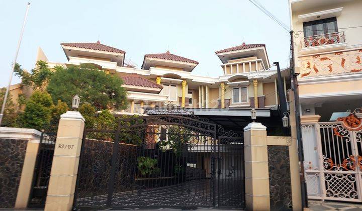 Rumah Ada Kolam Renang Di Raffles Hills Cibubur 2