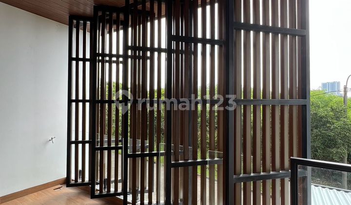 Dijual rumah 2 lantai di Taman Simpruk Lippo Cikarang 2