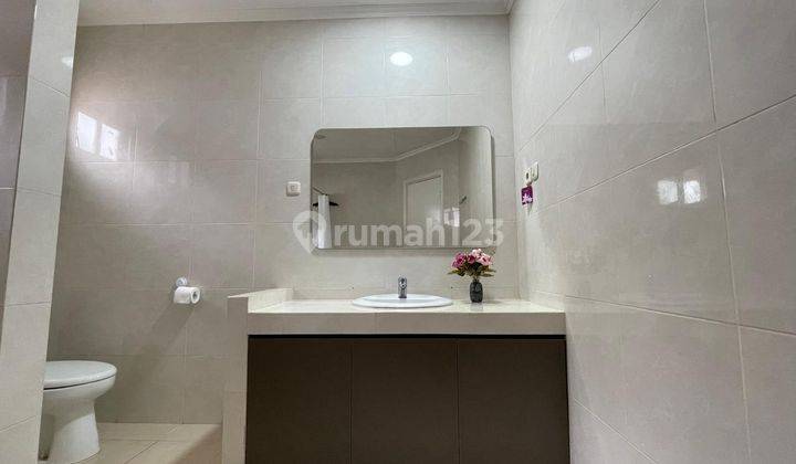 Disewakan rumah 2 lantai siap huni di Taman menteng lippo Cikarang 2