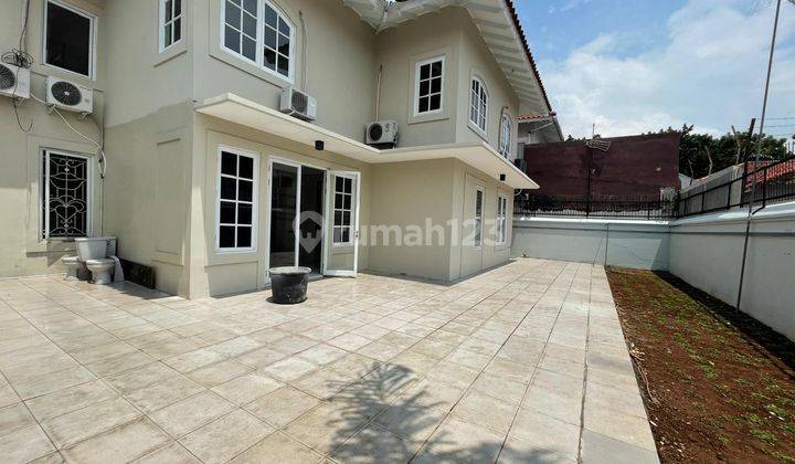 Disewakan rumah 2 lantai siap huni di Taman menteng lippo Cikarang 1