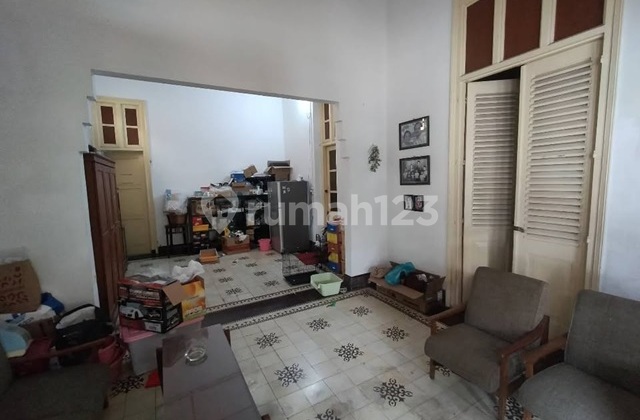 Dijual Rumah Usaha Tengah Kota Strategis di Taman Bungkul Cocok untuk Komersil 2