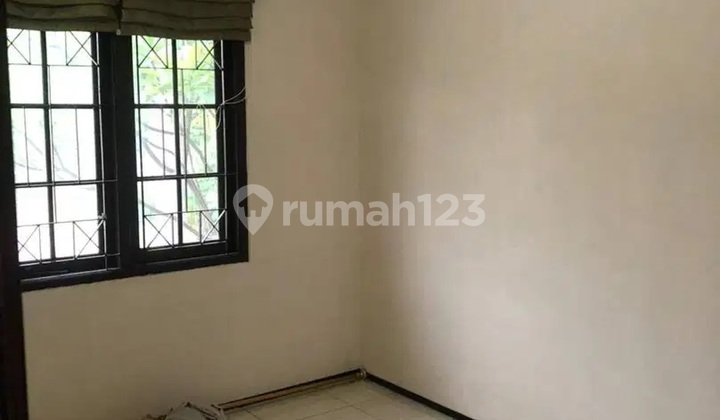 Prapen Indah Hook House, Strategically Located Near Offices, Close to Jemursari 2