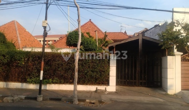 Kutai Street House, Strategic Central City, Busy Streets, Near Darmo