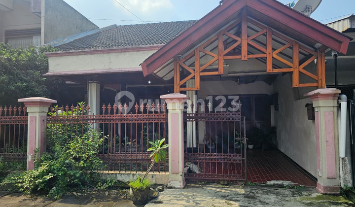 Rumah Second Ketintang Selatan Strategis Dekat Kampus Unesa