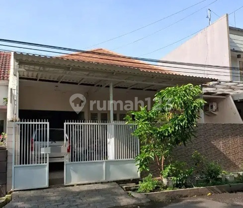 Dijual Rumah Second Manyar Lokasi Bagus, Lingkungan Nyaman