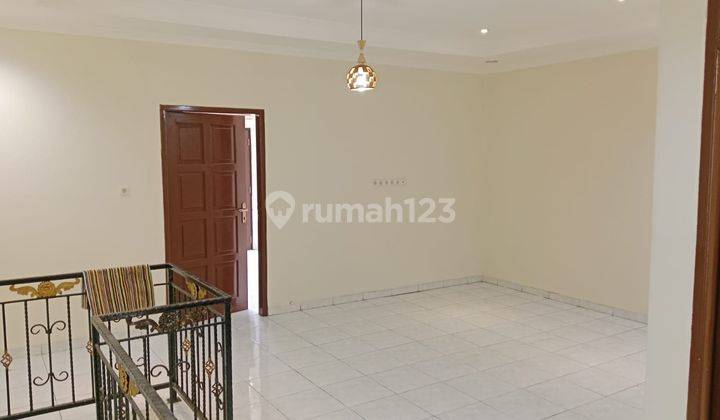 Disewakan Rumah Ditaman Palem Bagus Rapi Siap Huni..ada Kamar Mandi Dlm..uk.6 X20 / 2 Lantai ..hadap Selatan..harga. 68 Juta Thn .minimal 2 Thn  Nego Tipis  1