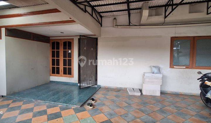 DiJUAL RUMAH 
CITRA 1 
Bisa utk usaha ,pinggir jalan 
UK 10 X 20 X 1, 1/4LT (120m)
HADAP UTARA 
KT 3+1 , KM 2+1 
SHM , PLN 4400
Harga 2.5M nego
Akses 4mobiil 1