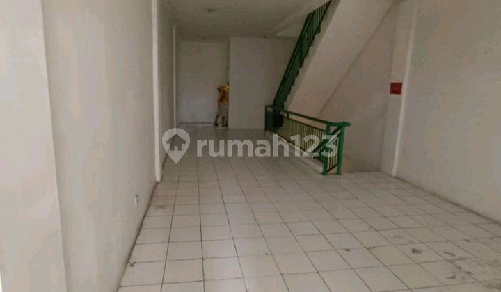 For Rent: Tamansurya Shop House by the Main Road ..size 5 X 15/ 3 Floors..electricity 3500 ..water ..West facing ..price 90 Million Negotiable ..deposit 15 Million For Rent: Tamansurya Shop House by the Main Road ..size 5 X 15/ 3 Floors..electricity 3500 ..water ..West facing ..price 90 Million Negotiable ..deposit 15 Million