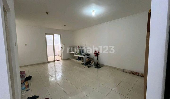 For Rent/ For Sale/ House in Tmn Semanan Indah ..Land area 102..Building area 200/ 2 Floors ..Certificate (SHM)..Water Supply (PAM) ..Rent Price ..50 Million. / Sale Price .2.2 Billion Negotiable 2