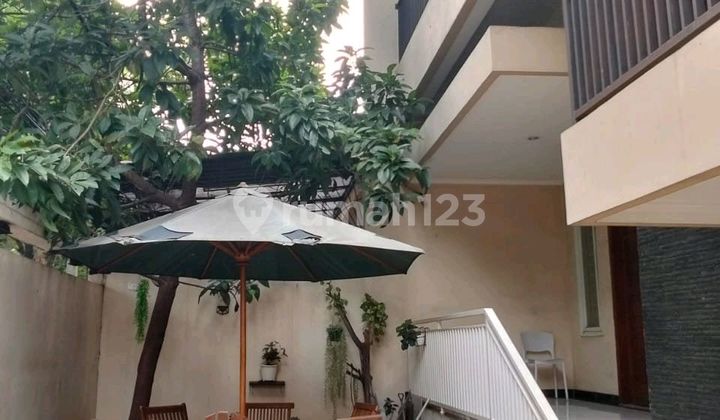 For Sale 2.5-Story House in Citra 2, Kalideres, West Jakarta  
Lot 10x20 (200m²)/Building 320m², 4 Bedrooms, 5 Bathrooms, 6600W Electricity, Well Water, SHM Certificate  
*Price 4.6B Negotiable*  
Note: Boulevard Road