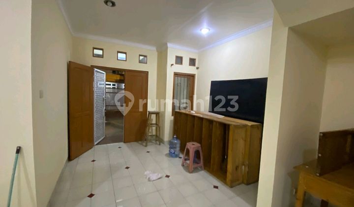 For Rent House in Taman Palem Lestari Block No Flood (Safe) Size 6X15 2 Floors 3 Bedrooms, 2 Bathrooms Facing Southeast Electricity 3500 Water PAM Maintenance Fee 200K+ Neat, Ready to Occupy Rental Price: 65M/Negotiable Minimum Lease 2 Years 2