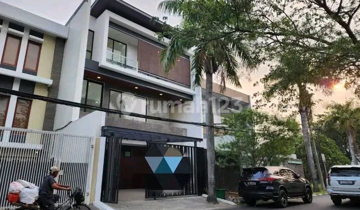 For Sale: Brand New 3-Story House in Citra 2 Ext.. Boulevard Utama, West Jakarta  
* Land Area: 200m² (10m x 20m)  
Building Area: 465m²  
3 Floors  
Bedrooms: 5 + 1  
Bathrooms: 5 + 1  
Facing Northeast  
Road Width: 11 Meters  
Certificate: SHM (Freehold Title)  
Included: Front Canopy and All VOI