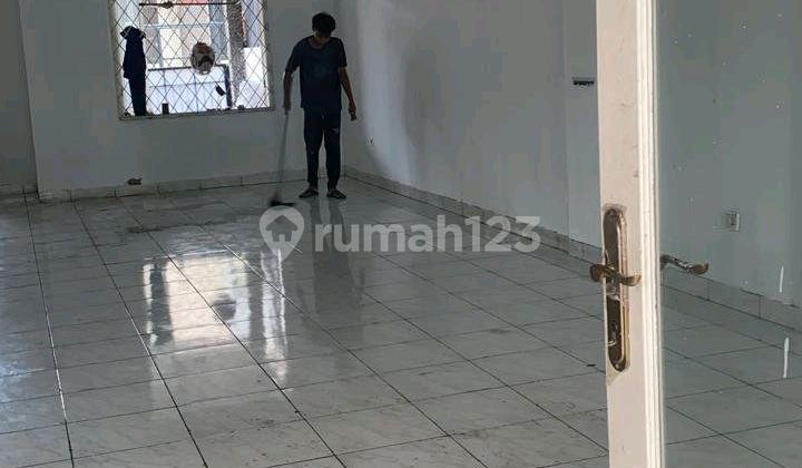For Quick Sale, Bub, Price DroppedRuko Taman Semanan Indah, West JakartaArea 6 X 15, 2½ Floors, Clear Land Title1 KitchenElectricity 4400 WattPAM Water, SHM Certificate*Ruko Has Rear Door AccessPrice From 2.2B Down to 2B Negotiable 2