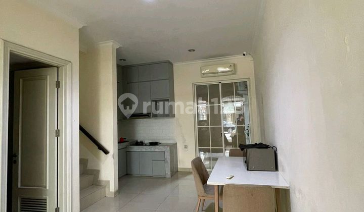Di Jual Rumah 2 Lantai Di Green Lake City**cluster Favorit Europe*luas Tanah : 90m ( 6 X 15m )luas Bangunan : 126mbangunan : 2 Lantaikamar Tidur : 3 + 1kamar Mandi : 3 + 1carport 2hadap Selatan Dan Barat Dayalistrik : 4400wattlegalitas : Shmsemi Furnished