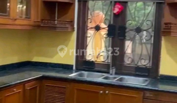 Dijual Rumah Taman Palem Lestarilt: 270 M2, Lb: 220 M2ukuran: 15x18m2,5 Lantai Posisi Hoekhadap Selatan Dan Timurkamar Tidur: 5+1, Kmr Mandi: 3+1listrik: 11rb Wattlantai: Granitsertifikat: Shmharga 4,9m 2