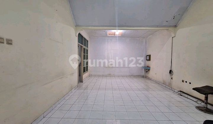 For Rent: Puri Gardena House, 8x18 / 1¼ Floors, 3 Bedrooms, 1 Maid's Room, 2 Bathrooms, 2200 Electricity, SHM, Rent Price 45 Million Net.