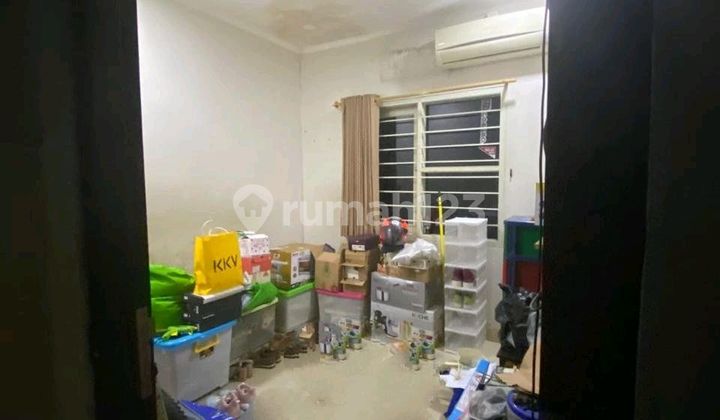 Dijual Rumah Puri Gardena: .Uk ..6 X 18..Luas Bangunan ( Brp Lantai 84M, 1 Lantai )Kamar Tidur : 3Kmkamar Mandi : 2 Kmhadap : Selatanrow Jalan : 5 Meterlistrik ( Watt ) : 3500Air : Wtp.. Rmh Msh di Huni 2