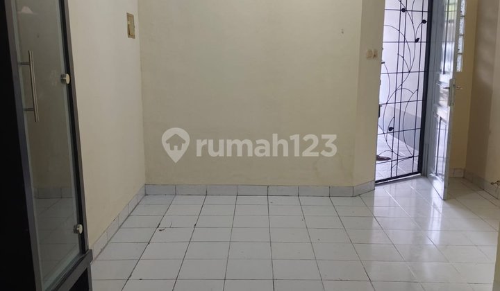 Disewakan Rumahtaman Palem Lestaridekat Sekolahan Kristoforus2 Lantai3.75 X 12.5Kt 2 (Atas) KM 1 (Atas) L 2200W Tokenhadap Timur Lautsewa 47.5 Jt/Thn Deposit 5 Jtmin Sewa 2 Thnkelebihanakses Menuju Lokasi Lebardepan Indomaretdekat Les Mandarin Honghuadeka
