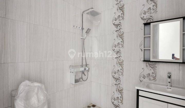Brand New Classic Modern Dalam Cluster One Gate di Pondok Bambu 5