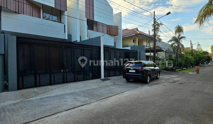 Rumah Modern Tropis Dalam Komplek Tenang Di Pondok Bambu Jaktim 1