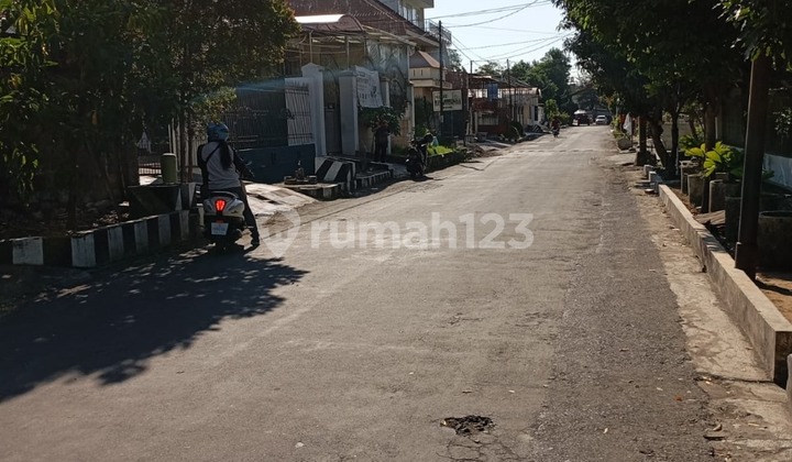 Di Jual Rumah Tinggal Aset Bank Dukuh Kupang, Surabaya 2