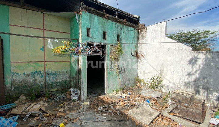 Unfurnished House with SHM in Menganti, Gresik Requires Minimal Renovation 2