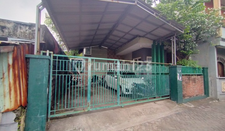 Nice House in Tenggilis Mejoyo, Surabaya