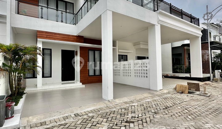 Rumah Full Furnished Dalam Komplek Flamboyan 1