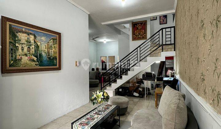 Rumah 2 Lantai Dalam Komplek Ringroad 2
