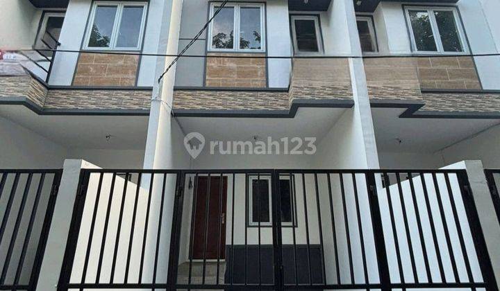 Rumah Baru 3 Lantai Taman Ratu Siap Huni Rumah Baru SHM - Sertifikat Hak Milik di Taman Ratu , Duri Kepa 1