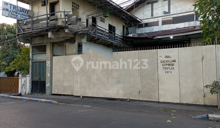 Gudang Strategis Pinggir Jalan Raya Di Rungkut 