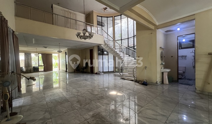 Quick Sale Unfurnished House in Menteng Quick Sale Unfurnished House in Menteng
