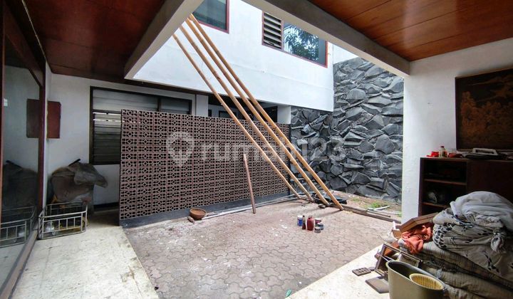 Selling Old Model House in Sayap Cihapit Area, Bandung City