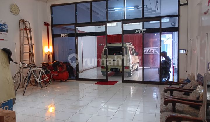 Disewakan Ruko Siap Pakai di Mainroad Sudirman Disewakan Ruko Siap Pakai di Mainroad Sudirman