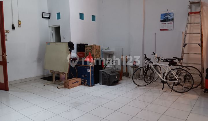 Disewakan Ruko Siap Pakai di Mainroad Sudirman Disewakan Ruko Siap Pakai di Mainroad Sudirman