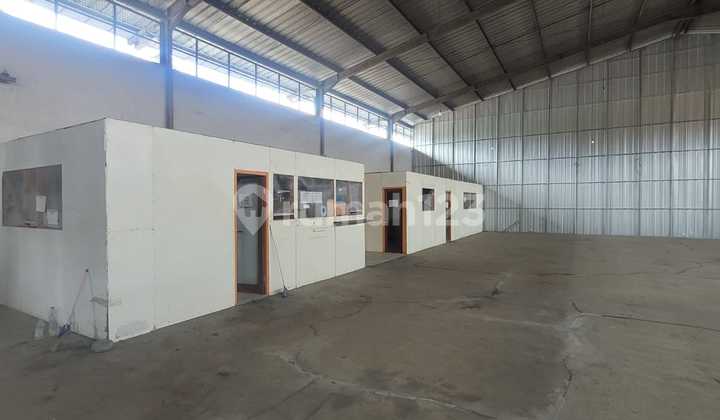Warehouse 1000 Meters in Kopo Raya