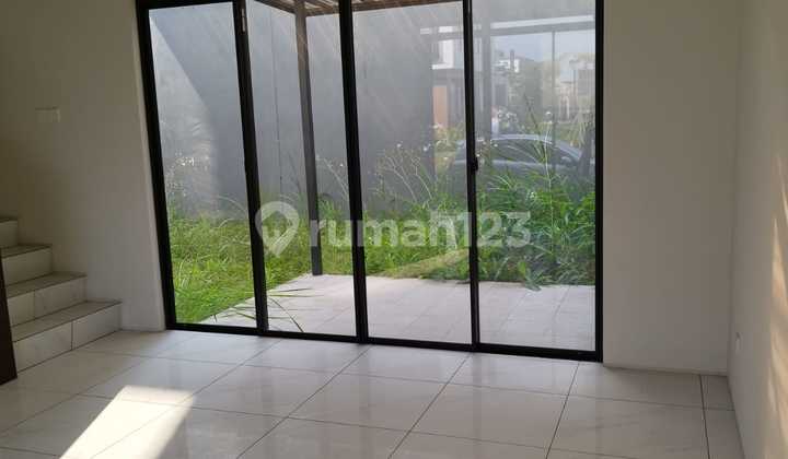 Rumah di Tarusetra Kota Baru Parahyangan Bandung