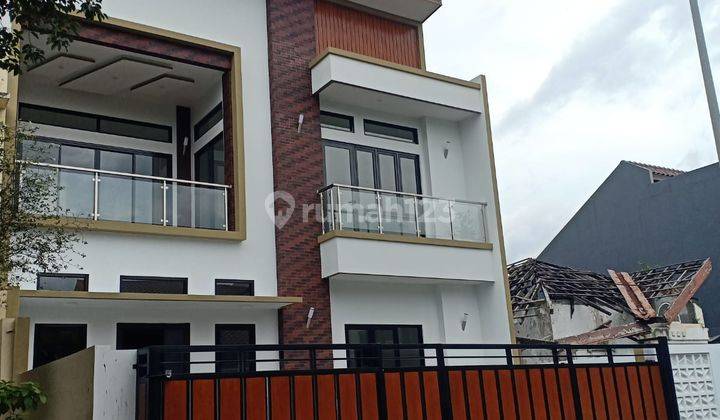 Dijual Cepat Rumah Bagus Di Bawah Harga Pasar di Kencana Loka Bsd 1