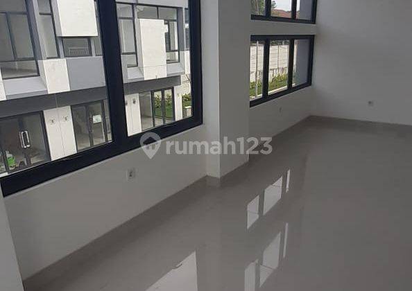 Ruko Loka 65 Kelihatan Dari Pinggir Jalan Dan Ramai Diarea Bsd 2