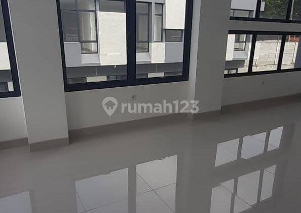 Ruko Loka 65 Kelihatan Dari Pinggir Jalan Dan Ramai Diarea Bsd 4